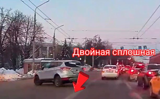 На пр. Ленина водитель решил, что ему можно через двойную сплошную