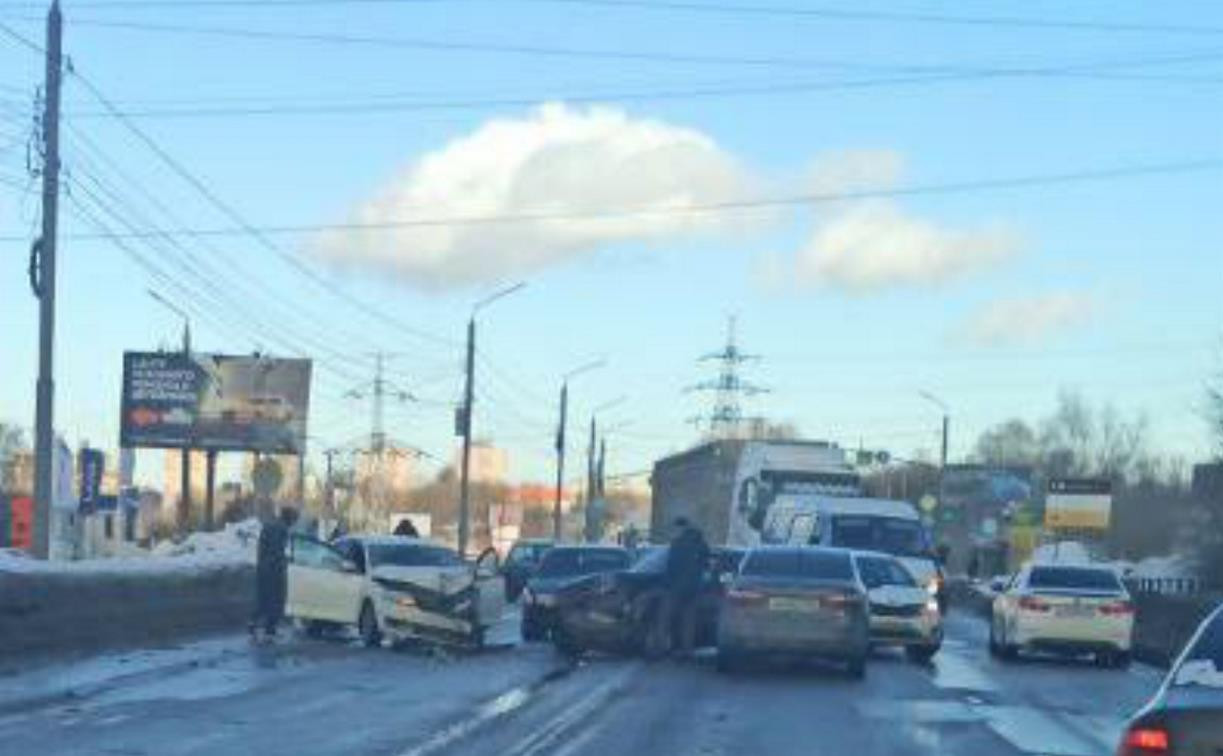 Из-за аварии в Туле на ул. Рязанской образовалась огромная пробка