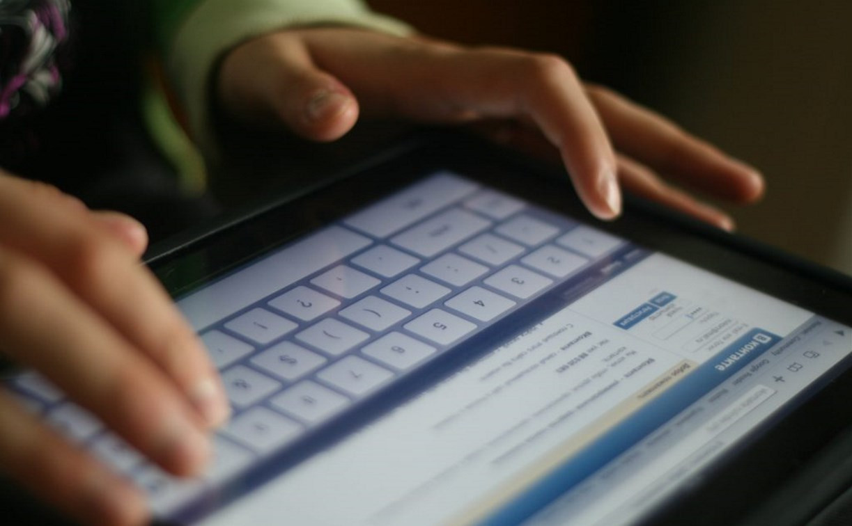 Школы начали собирать детские аккаунты ВКонтакте