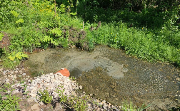 Жители Октябрьского поселка: «С автостанции «Северная» в наш пруд текут грязные стоки» 