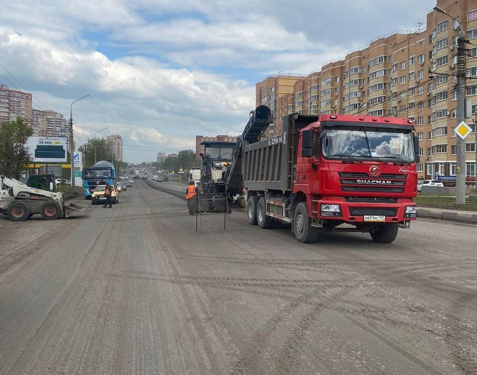 На Щекинском шоссе ремонтируют асфальт