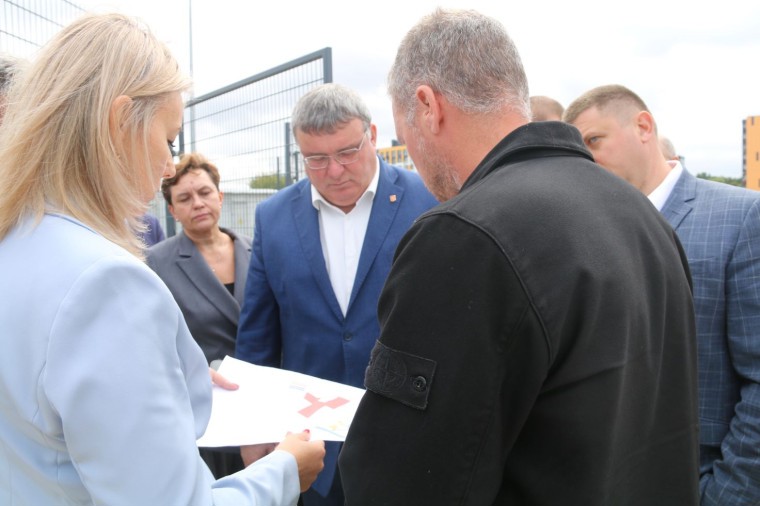 Подвела погода: застройщик сдвинул сроки благоустройства сквера в Баташах 