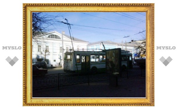 Из-за аварии на проспекте Ленина в центре Тулы встали троллейбусы и машины