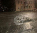 «Влетаешь в такую красоту и оставляешь колеса!»: на проспекте Ленина дорожники оставили водителям люк-сюрприз