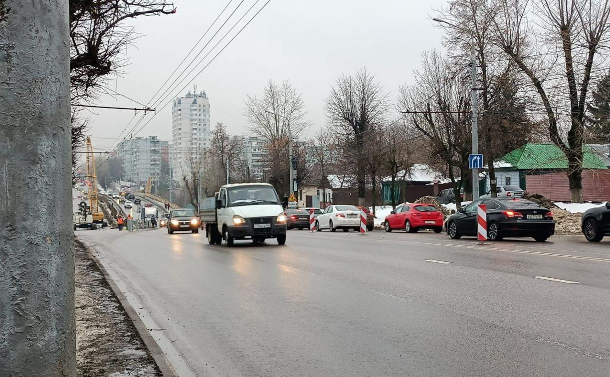 Движение по новой половине моста в Заречье: туляки сообщают о пробке на этом участке