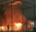 На улице Замочной в Туле сгорела сторожка: видео