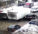 В Туле грузовик застрял в луже: яма оказалась не на Одоевском шоссе 