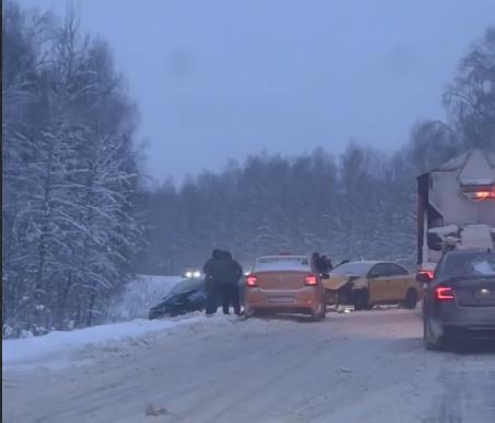 Массовое ДТП в Дубенском районе: там столкнулись около пяти машин 