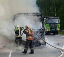 Пассажиры успели выйти: на Веневском шоссе сгорел пассажирский автобус