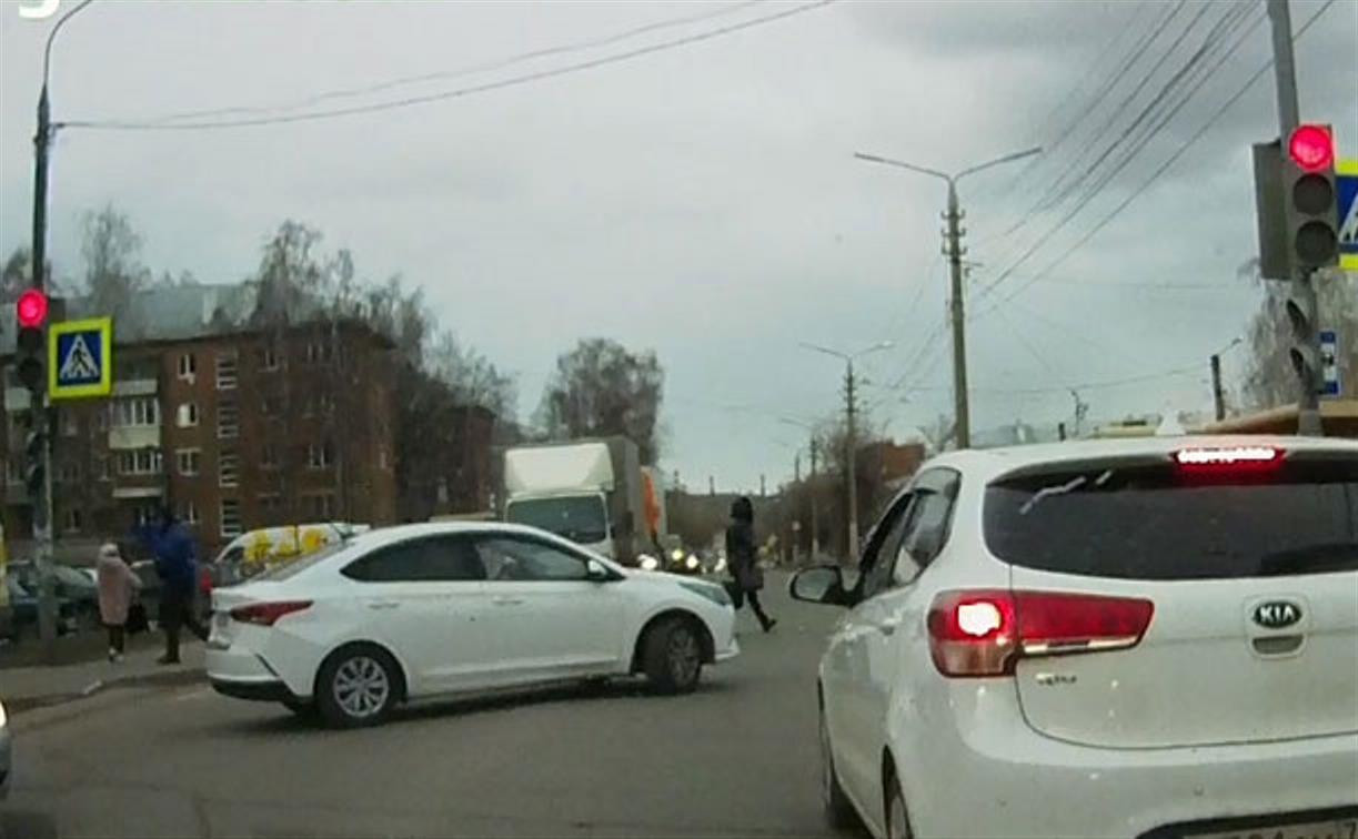 «Накажи автохама»: спешка обошлась водителю Renault в 1,5 тыс. рублей
