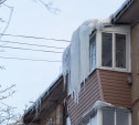 МЧС предупреждает о сходе снега и льда с крыш зданий
