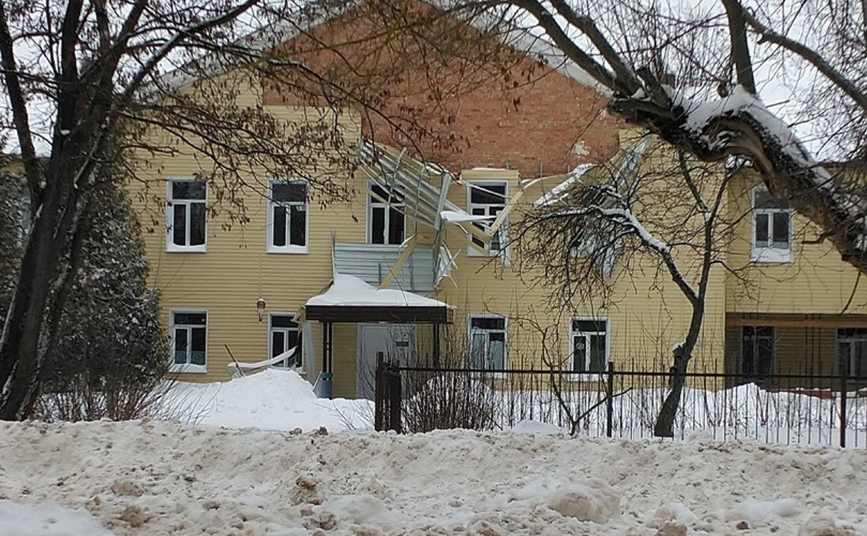 Прокуратура заинтересовалась разрухой в бывшем здании роддома в Донском 