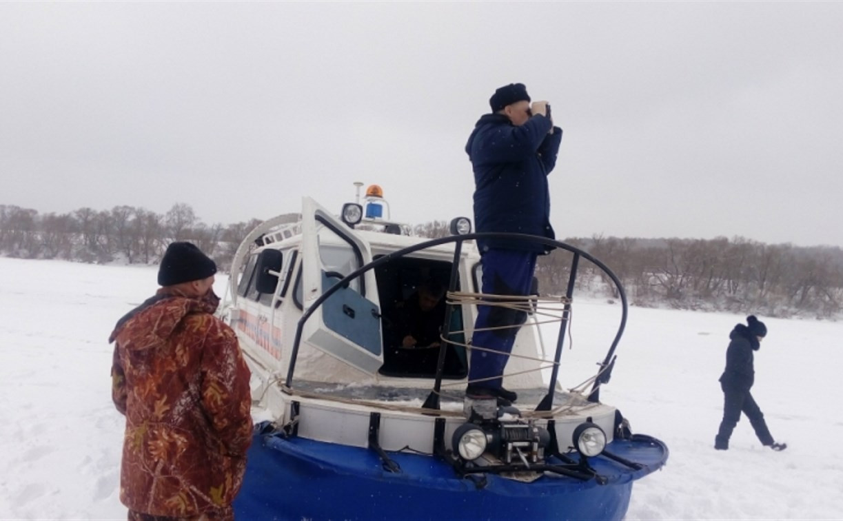В Алексинском районе спасатели проверили толщину льда на реке Ока