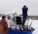 В Алексинском районе спасатели проверили толщину льда на реке Ока