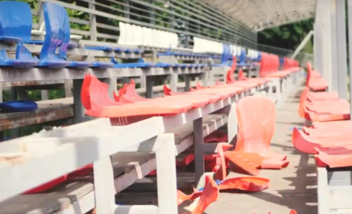 В Узловой на стадионе вандалы сломали более 50 кресел