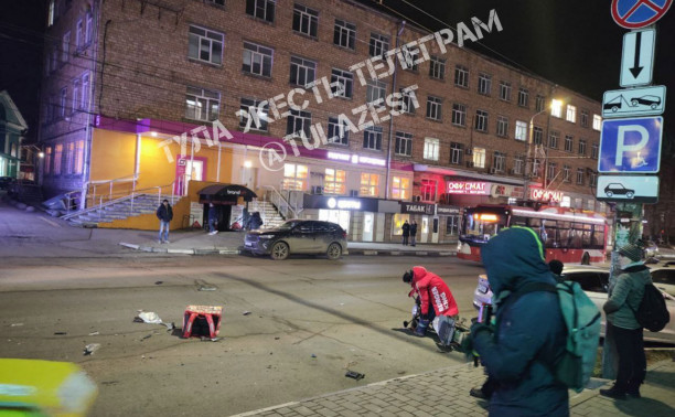 На ул. 9 Мая водитель «Лады» сбил курьера на электросамокате