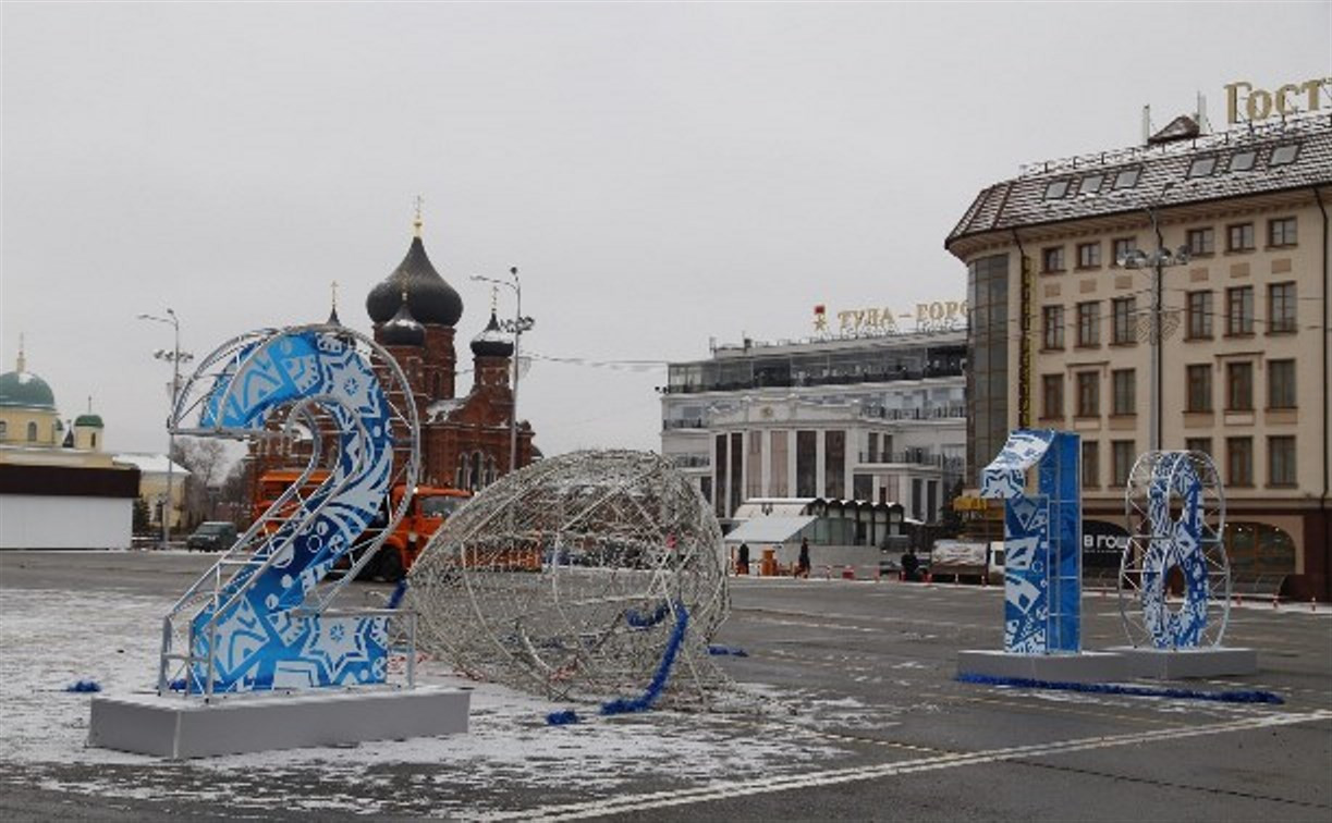 Водитель, сбивший новогодний шар на площади Ленина в Туле, найден