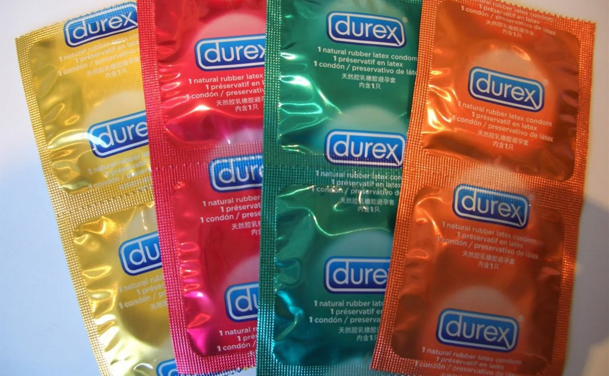 Росздравнадзор запретил продажу презервативов Durex в России