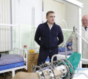 Алексей Дюмин посетил военных в госпитале и поздравил их с наступающим Новым годом