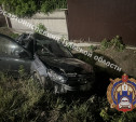 Под Тулой Lada улетела в кювет и врезалась в препятствие 