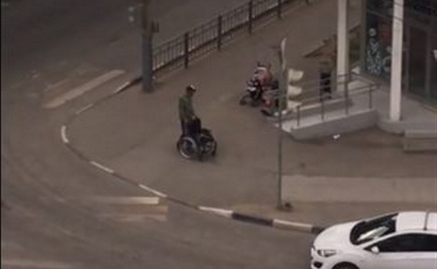 Туляки сняли инвалида-попрошайку на видео: «Он сам может ходить!»
