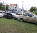 Рейд администрации: в Туле выписали штрафы любителям припарковаться на газонах