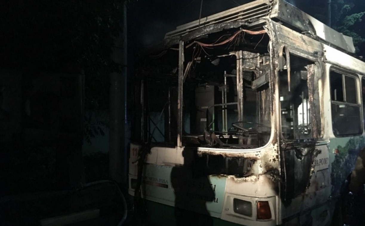 Ночью в Туле горели троллейбус и «пятёрка»