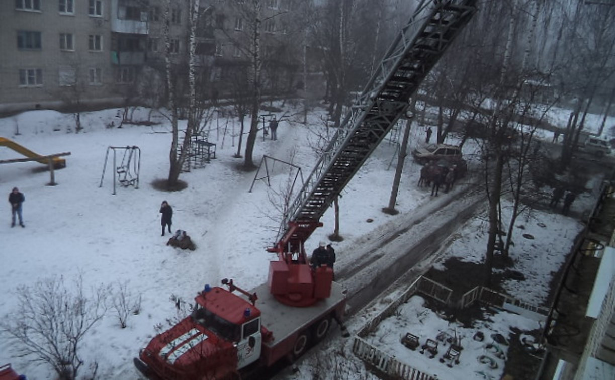 В Щекино пожарные спасли из горящего дома семь человек