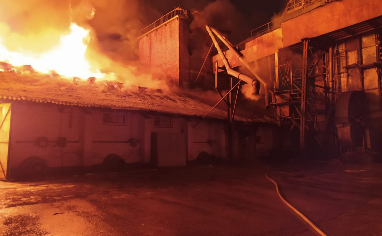 В Ясногорске загорелся склад для хранения зерна