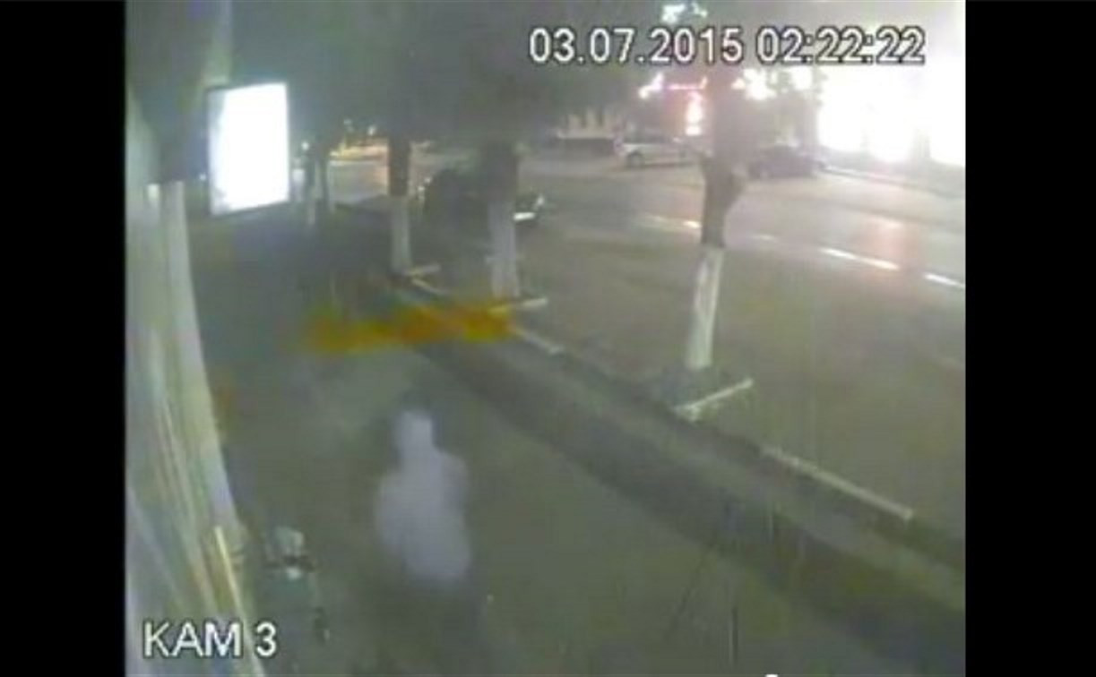 Видеокамеры засняли момент ограбления букмекерской конторы 
