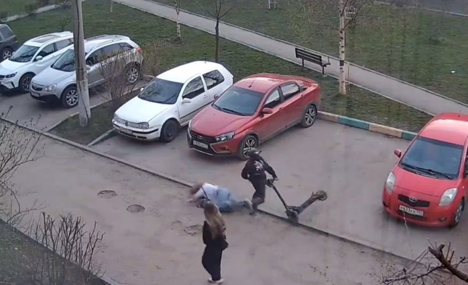 В Туле самокатчик сбил девушку и уехал: СК организовал проверку 