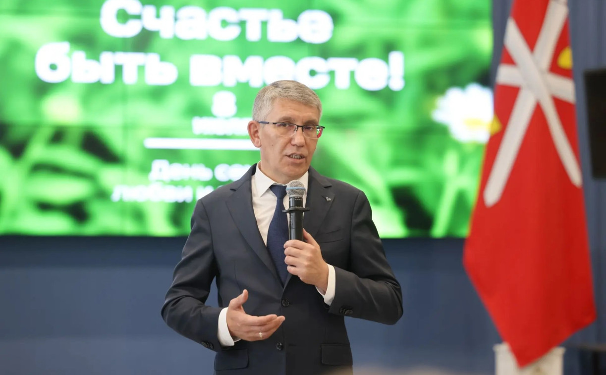 Дмитрий Миляев наградил тульские семьи в День семьи, любви и верности