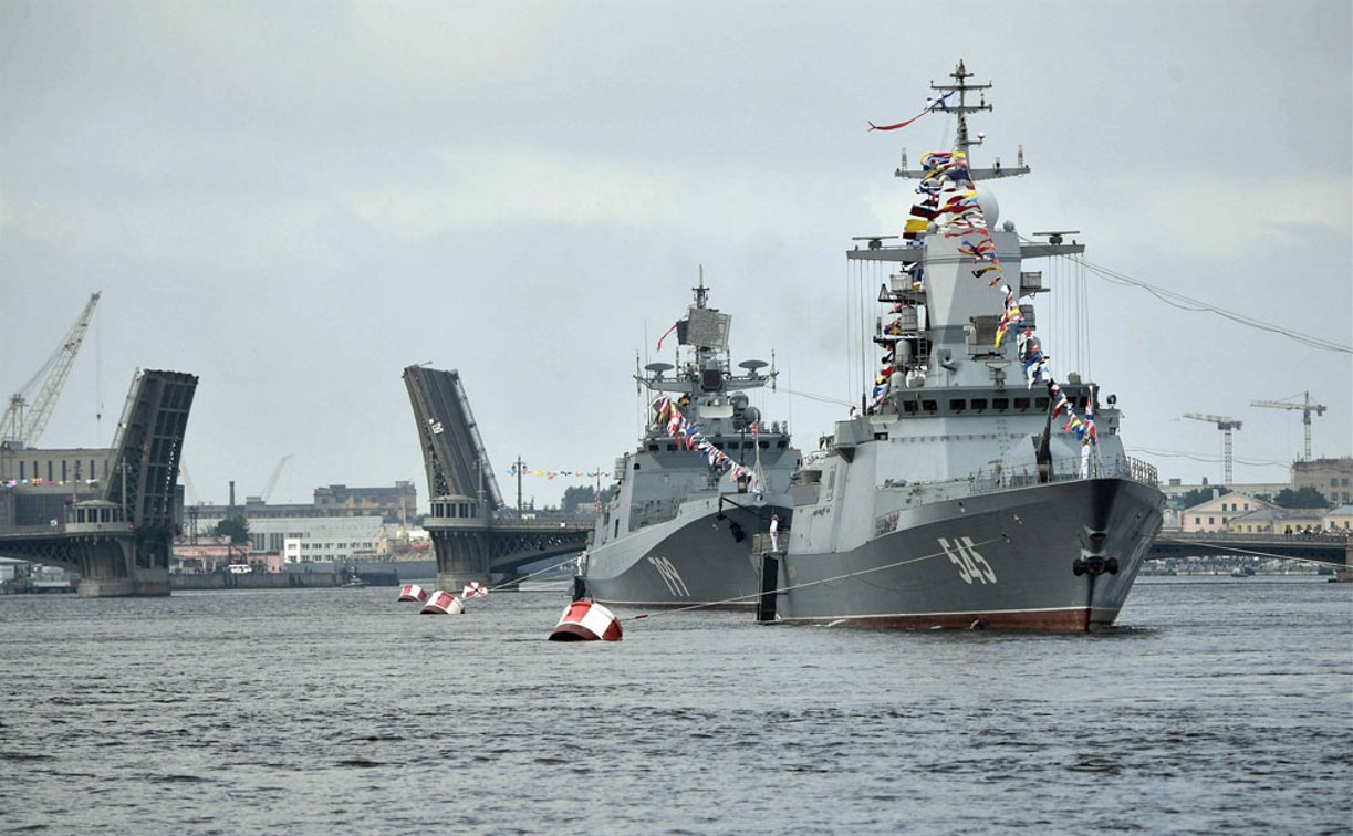 В Санкт-Петербурге Алексей Дюмин принял участие в Главном военно-морском параде