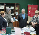 Николай Воробьев передал книги в библиотеки региона