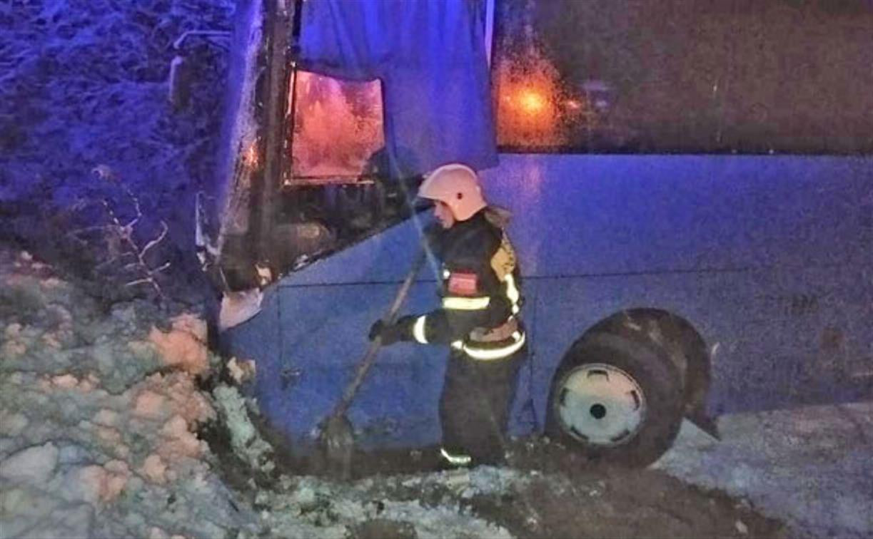 В ДТП с автобусом в Тульской области пострадали пять человек