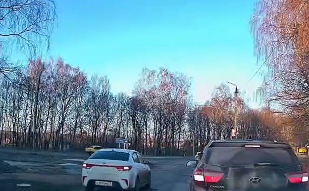 В Петелино водитель легковушки пролетел на красный