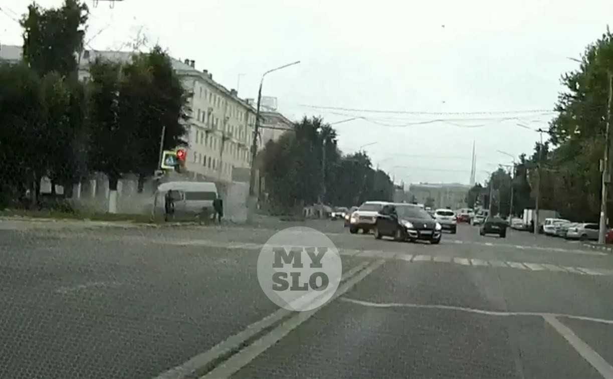 ДТП с влетевшей в дерево на пр. Ленина маршруткой попало на видео