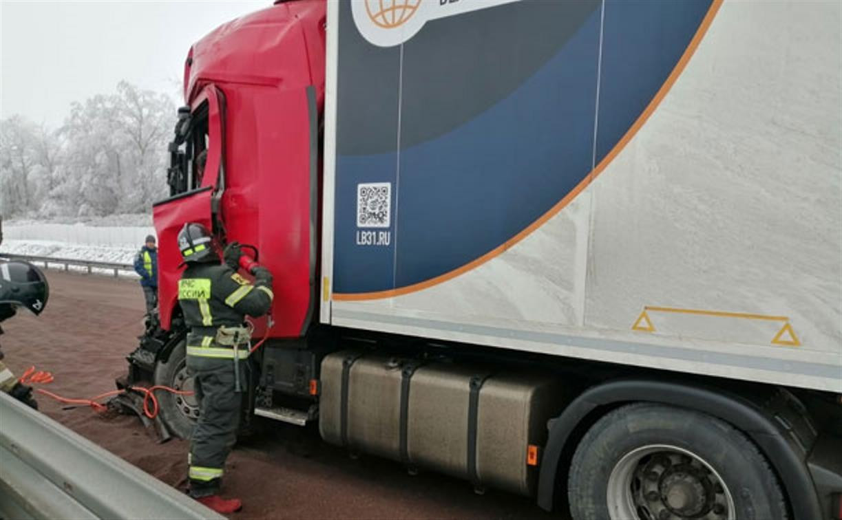 В Воловском районе в ДТП с двумя грузовиками погиб один человек