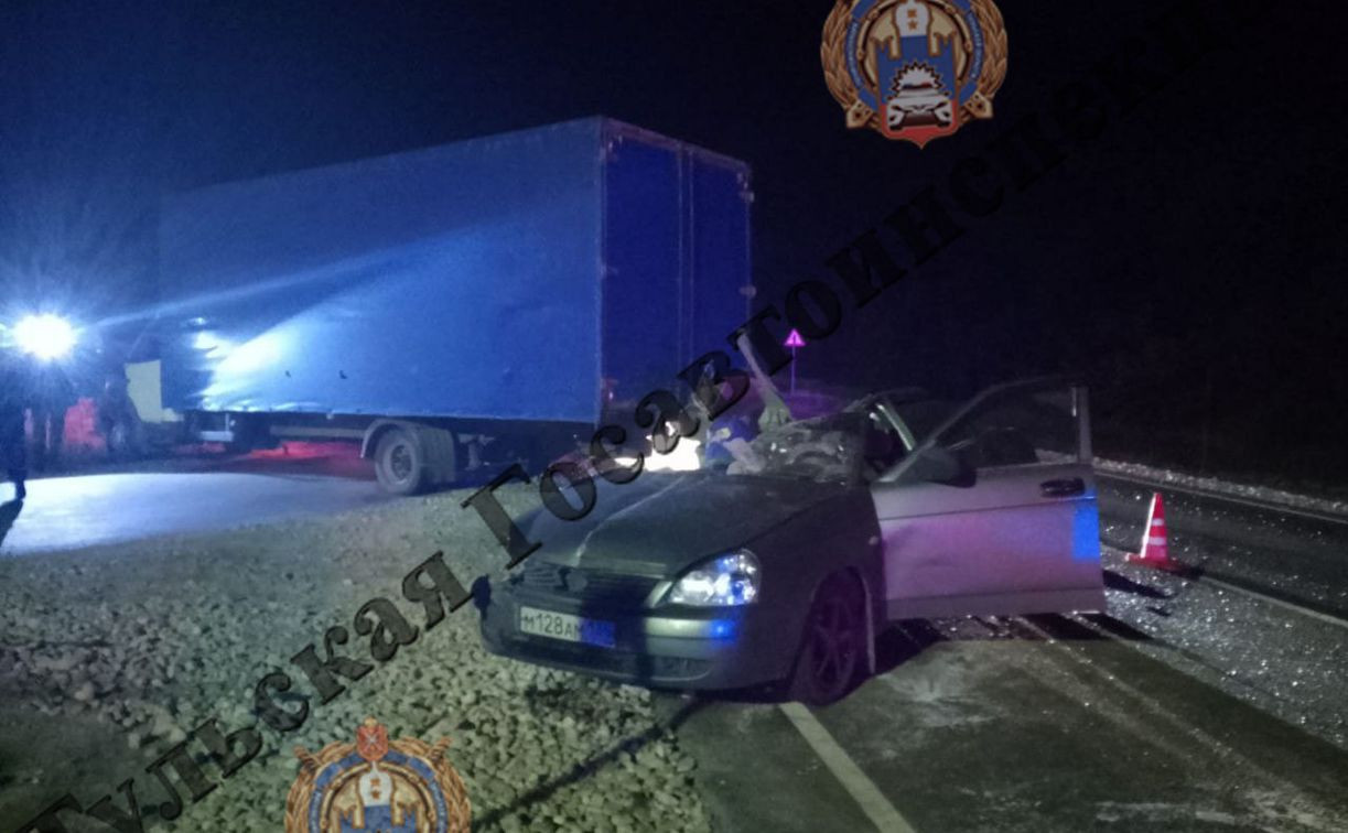 В Тульской области в ДТП с грузовиком погибли две женщины