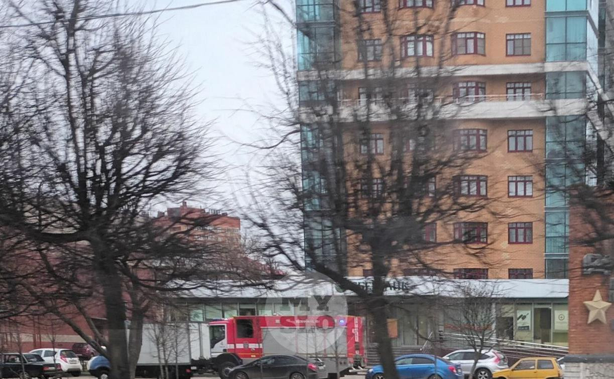 В многоэтажке на Зеленстрое работают сотрудники спецслужб: там нашли бесхозную коробку