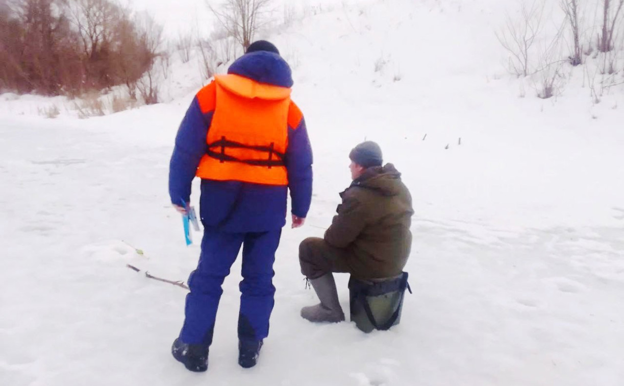 Тульским рыбакам напомнили о том, какие опасности таит в себе зимний водоем