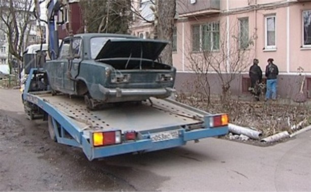 С тульских улиц начали эвакуировать брошенные автомобили