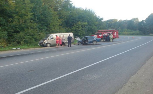 В Тульской области в результате ДТП столкнулись 3 автомобиля