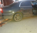 В Туле очевидцы ДТП хотели вытащить пьяного водителя из машины, а он ударил по газам и сбил двух девушек