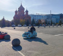 Дорожники начали наносить разметку для парковки на площади Ленина