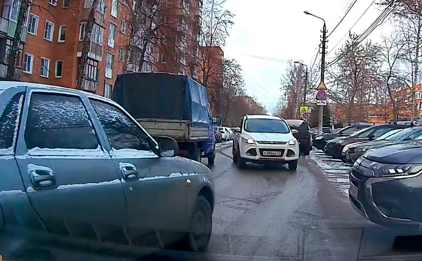 На ул. Сойфера «заблудился» водитель кроссовера