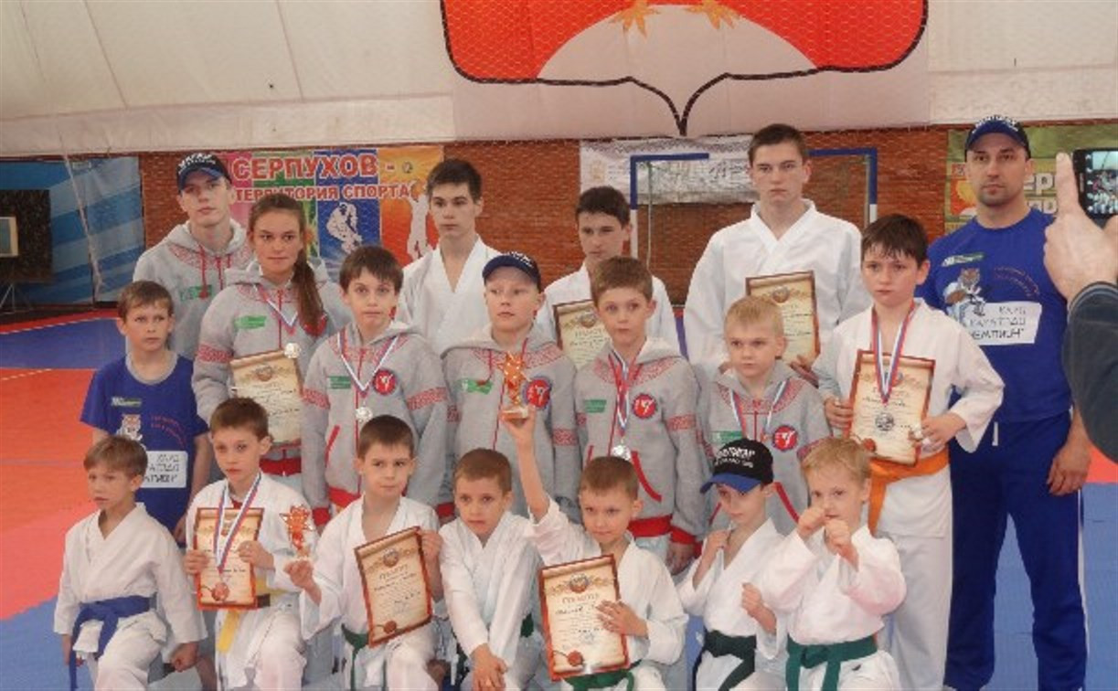 Тульские каратисты привезли 11 медалей из Серпухова