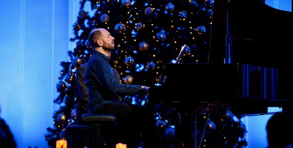 «Бах при свечах»: тулякам сыграли концерт классической музыки практически в темноте 