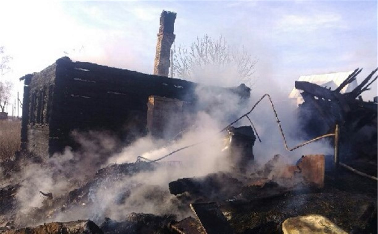 В Заокском районе в пожаре погибли беременная женщина и 5-летний ребёнок 