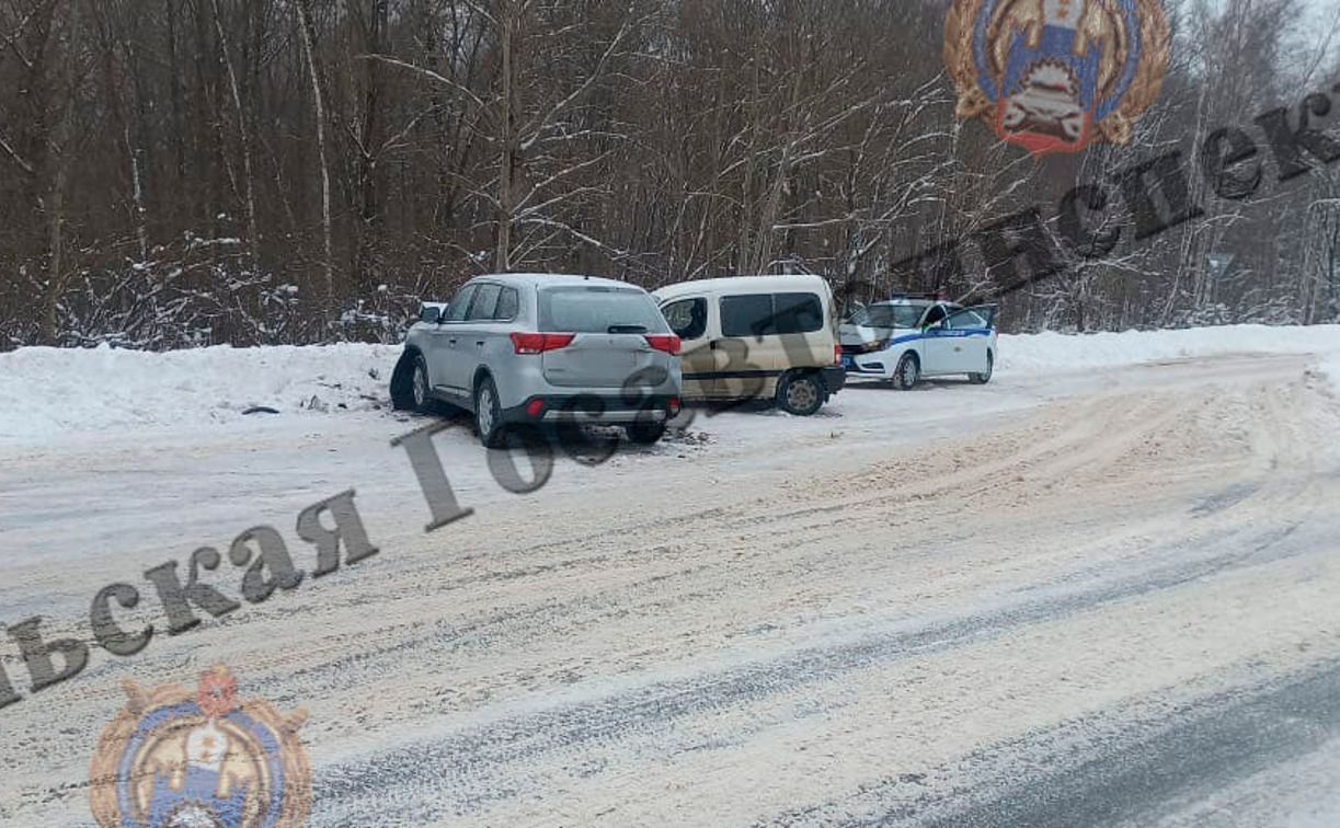 В Заокском районе бесправный водитель Mitsubishi устроил ДТП